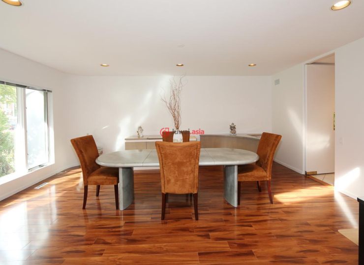 美国纽约州罗斯林高地5卧4卫的房产USD 1,79