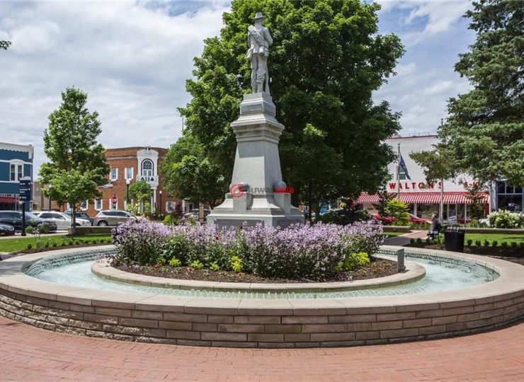 美国阿肯色州本顿维总占地486平方米的商业地产